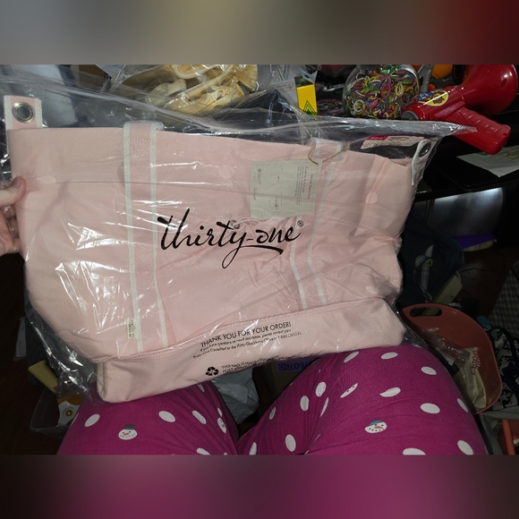 Deluxe travel tote by thirty one - Picture 1 of 5
